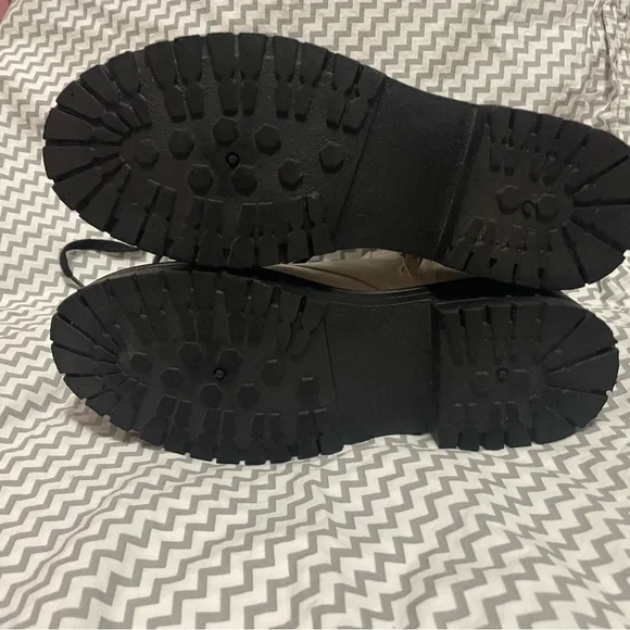 True Craft White Combat Boots. Almost New. I wore them once. No original box. - Picture 8 of 9